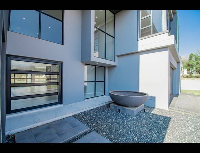 4 BEDROOM GATED ESTATE FOR SALE IN WATERLAKE FARM LIFESTYLE ESTATE